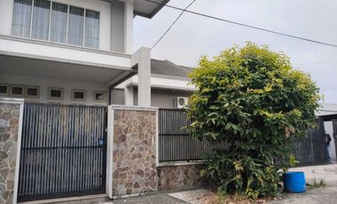 Dijual rumah modern minimalis 2 lantai, lokasi strategis, full furnish