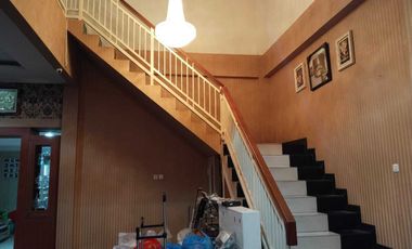 Dijual rumah modern minimalis 2 lantai, lokasi strategis, full furnish