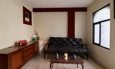 CASA EN VENTA EN MORELIA, FRACC. JARDINES DE VISTA BELLA.