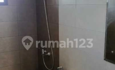Rumah kontrakan rapih siap huni di cluster Regia Sumarecon Crown Bekas