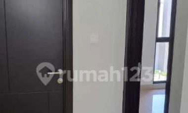Rumah kontrakan rapih siap huni di cluster Regia Sumarecon Crown Bekas