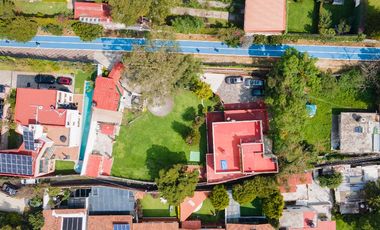 ¡Oportunidad única! Casa colonial con amplio jardín y gran potencial de inversión