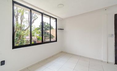 ¡Oportunidad única! Casa colonial con amplio jardín y gran potencial de inversión