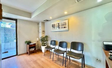 Amplio Local Comercial u Oficina en Manquehue Sur