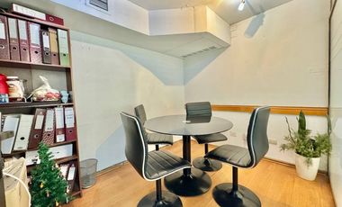 Amplio Local Comercial u Oficina en Manquehue Sur