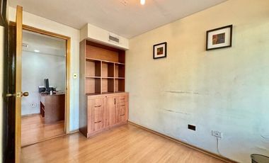 Amplio Local Comercial u Oficina en Manquehue Sur