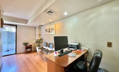 Amplio Local Comercial u Oficina en Manquehue Sur