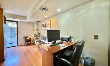 Amplio Local Comercial u Oficina en Manquehue Sur
