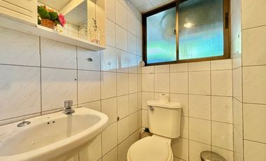 Amplio Local Comercial u Oficina en Manquehue Sur