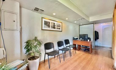 Amplio Local Comercial u Oficina en Manquehue Sur