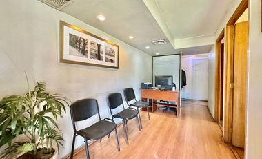 Amplio Local Comercial u Oficina en Manquehue Sur
