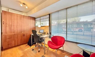 Amplio Local Comercial u Oficina en Manquehue Sur
