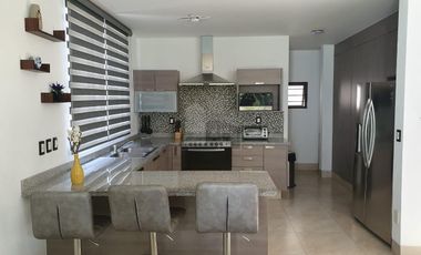 Casa en renta amueblada en circuito privado Amberes Residencial modelo Grande