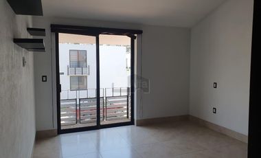 Casa en renta amueblada en circuito privado Amberes Residencial modelo Grande