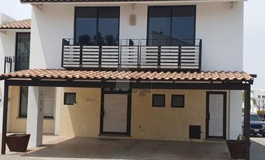Casa en renta amueblada en circuito privado Amberes Residencial modelo Grande