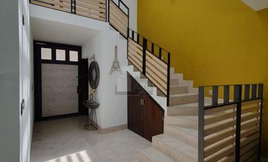 Casa en renta amueblada en circuito privado Amberes Residencial modelo Grande