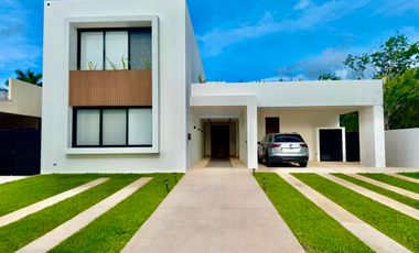 Residencia de Lujo en Venta - Lagos del Sol - Vista al Lago