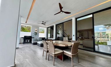 Residencia de Lujo en Venta - Lagos del Sol - Vista al Lago