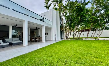 Residencia de Lujo en Venta - Lagos del Sol - Vista al Lago