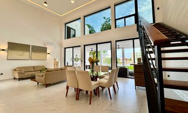 Residencia de Lujo en Venta - Lagos del Sol - Vista al Lago