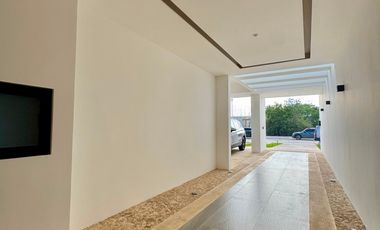 Residencia de Lujo en Venta - Lagos del Sol - Vista al Lago
