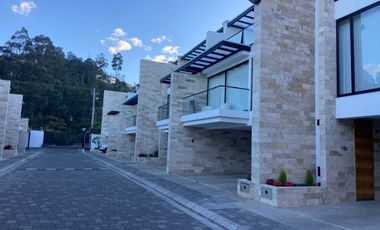Casa en urbanización, sector Av. Solano