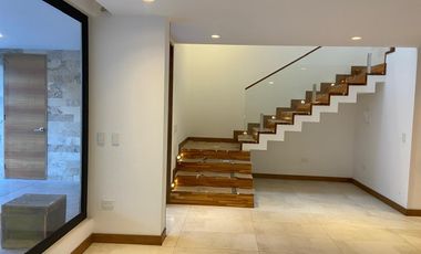 Casa en urbanización, sector Av. Solano