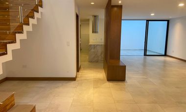 Casa en urbanización, sector Av. Solano