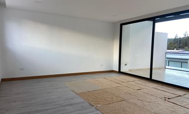 Casa en urbanización, sector Av. Solano