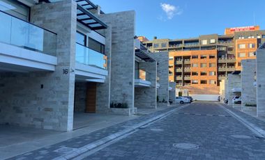 Casa en urbanización, sector Av. Solano