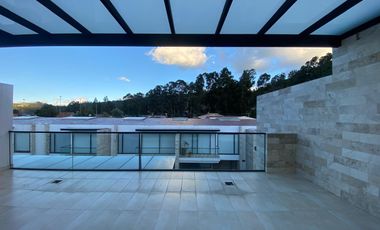 Casa en urbanización, sector Av. Solano