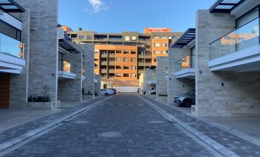 Casa en urbanización, sector Av. Solano