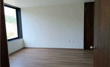 RENTO CASA NUEVA AMPLIA CON JARDIN EN TLAXCALA
