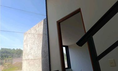RENTO CASA NUEVA AMPLIA CON JARDIN EN TLAXCALA