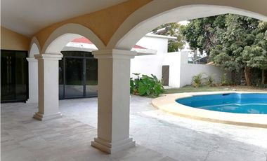 Venta Casa Un Nivel, con Depto. Indep., Lomas de Cuernavaca. Mor.