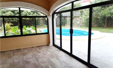 Venta Casa Un Nivel, con Depto. Indep., Lomas de Cuernavaca. Mor.