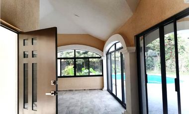 Venta Casa Un Nivel, con Depto. Indep., Lomas de Cuernavaca. Mor.