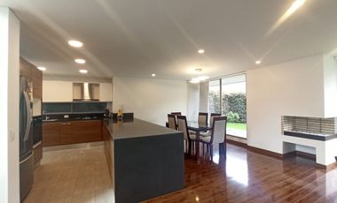 Hermosa casa en Condominio Casa de la Montaña, sector Chuntame en Cajicá.