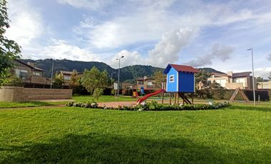 Hermosa casa en Condominio Casa de la Montaña, sector Chuntame en Cajicá.