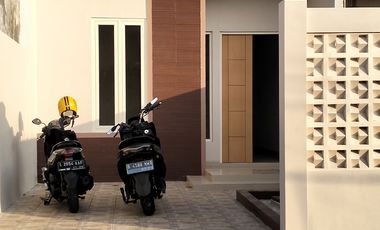 Rumah cantik Plafon tinggi Rungkut DP nol