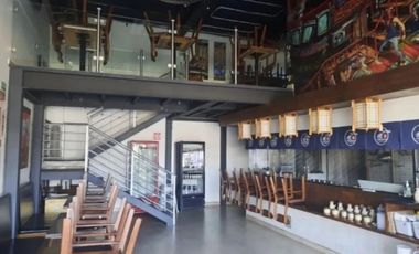 Edificio en la cacho en venta con locales comerciales rentados