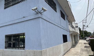 Edificio con casa en venta cerca del aeropuerto de la CDMX.