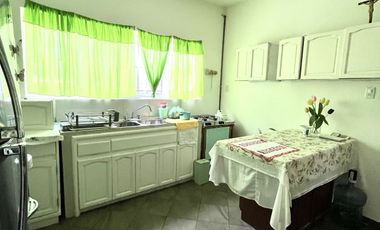 Edificio con casa en venta cerca del aeropuerto de la CDMX.