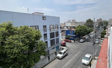Edificio con casa en venta cerca del aeropuerto de la CDMX.