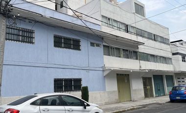 Edificio con casa en venta cerca del aeropuerto de la CDMX.