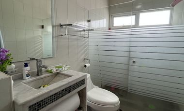 Edificio con casa en venta cerca del aeropuerto de la CDMX.