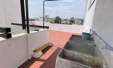 Edificio con casa en venta cerca del aeropuerto de la CDMX.