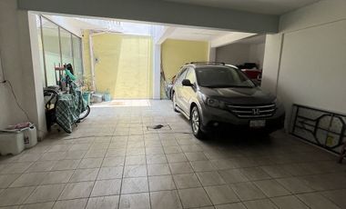 Edificio con casa en venta cerca del aeropuerto de la CDMX.