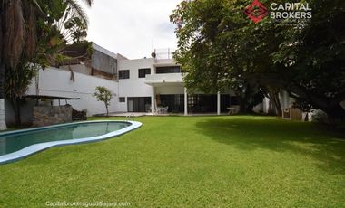 Casa de Lujo en Venta como Terreno para desarrollo vertical