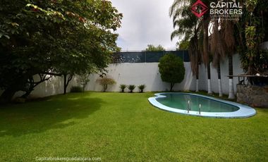 Casa de Lujo en Venta como Terreno para desarrollo vertical